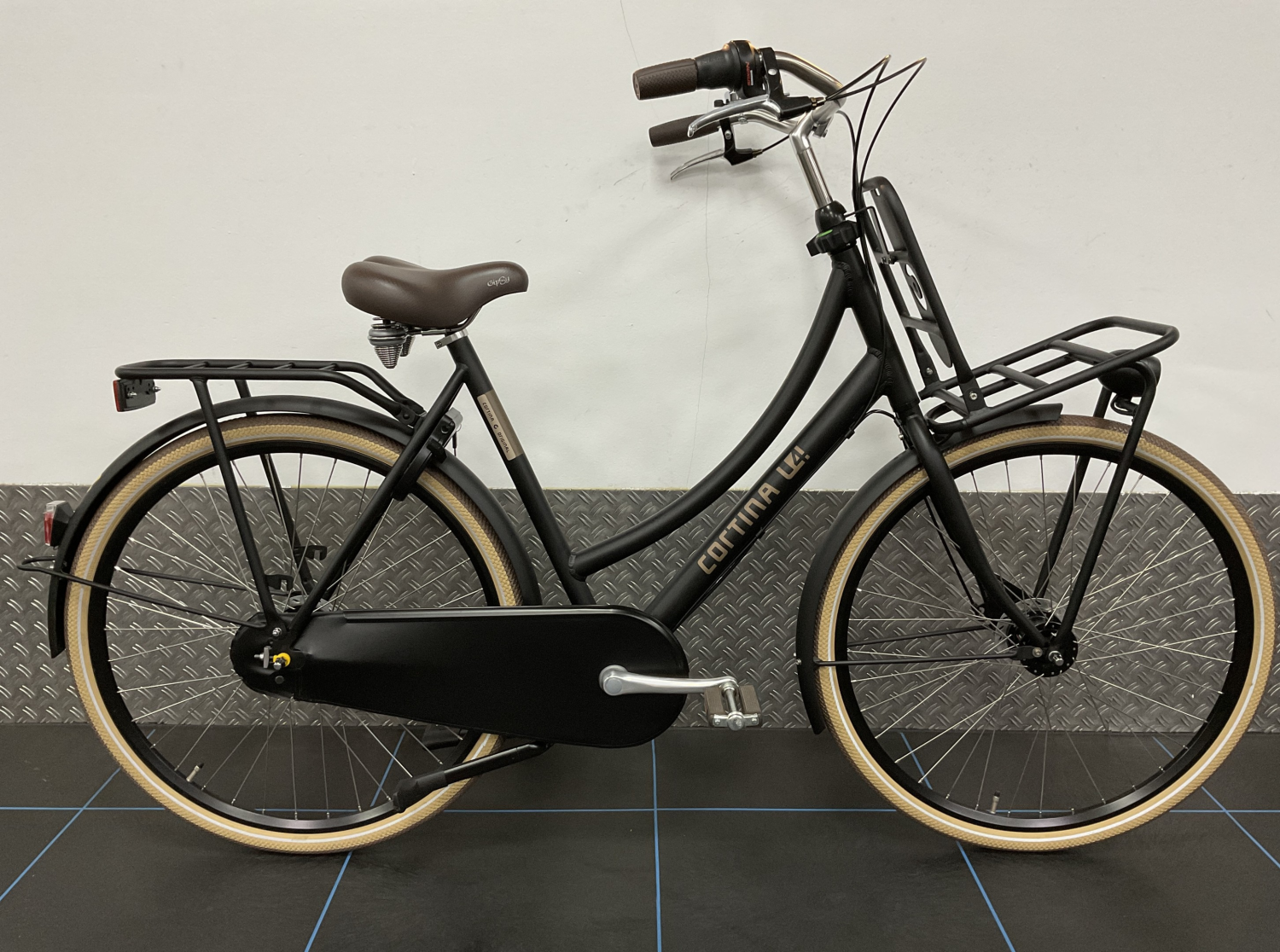 Cortina U4 Solid D50 N7