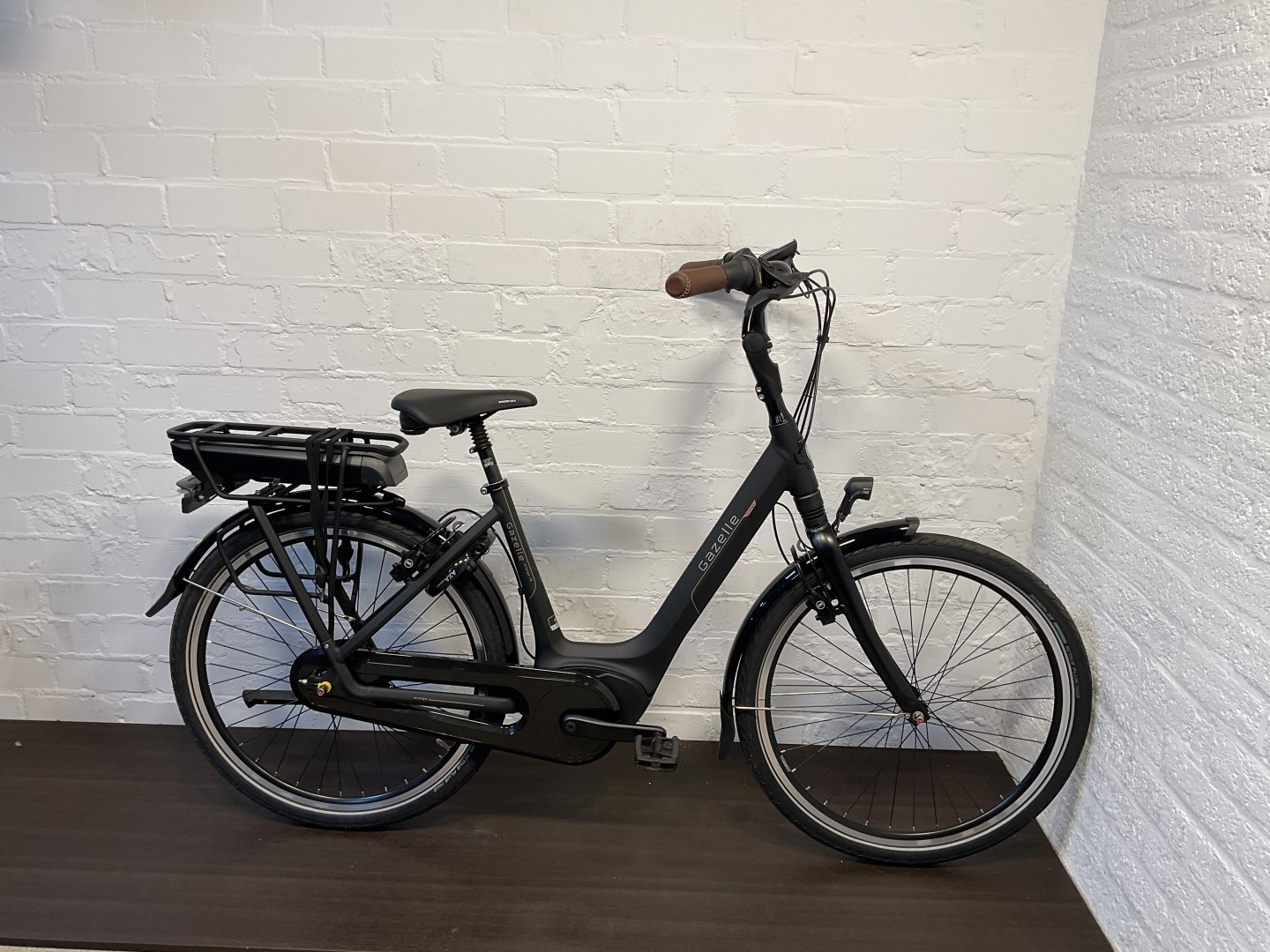 Gazelle Orange C8 HMB 26''